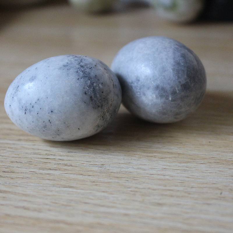 Eggs with white flowers